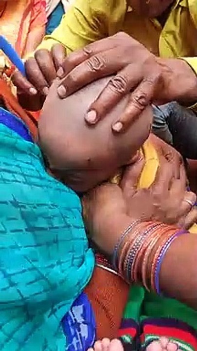 Mundan Sanskar in Chitrakoot 2, Baby Crying so much.