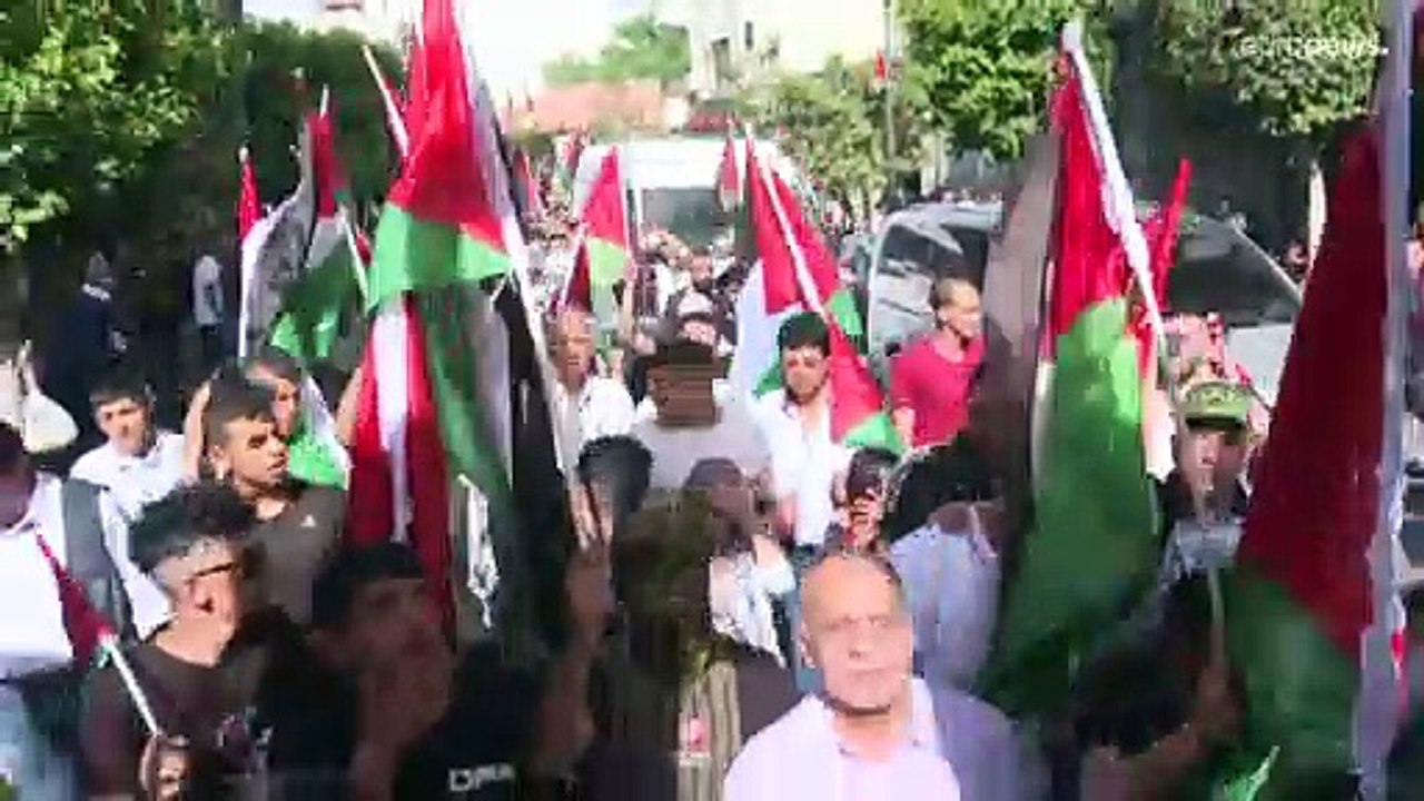 شاهد: مسيرة حاشدة في رام الله للتنديد بـ"مسيرة الأعلام" الإسرائيلية بالقدس