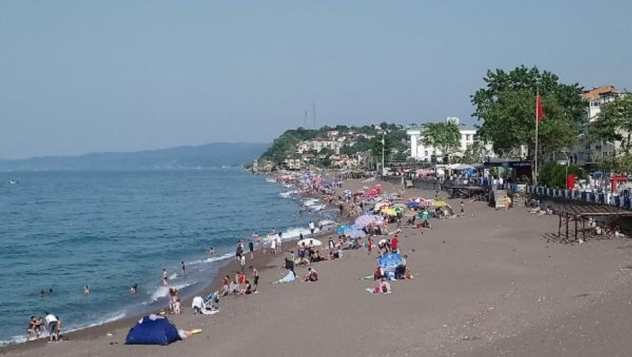 AKÇAKOCA'DA SAHİLLER DOLDU
