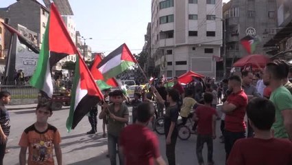 Gazze'de 'bayrak yürüyüşü' protestosu