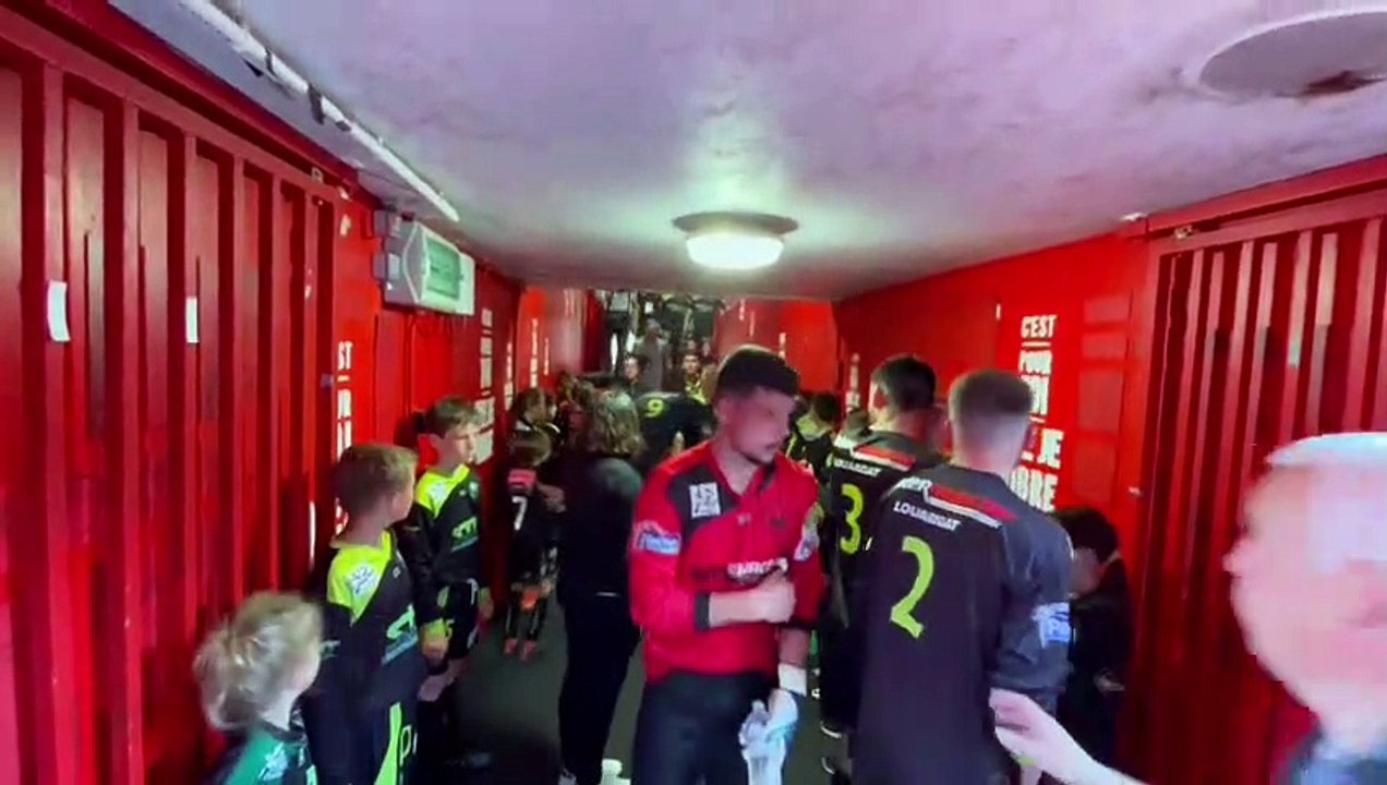 Joue-la comme un Pro - Les joueurs dans le tunnel du Roudourou (A)