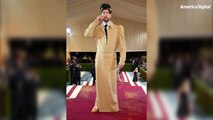 Bad Bunny aparece en la MET Gala con un vestido de Burberry