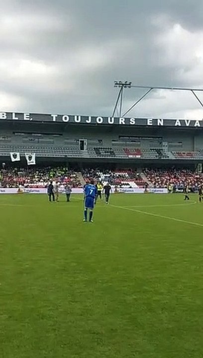Joue-la comme un Pro - Coup d'envoi effectué par Eduardo