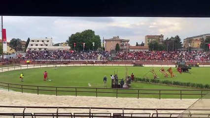 Palio di Legnano 2022, prima batteria: San Magno e  San Martino in finale