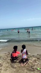 Η ανάρτηση της Χριστίνας Κοντοβά από την παραλία