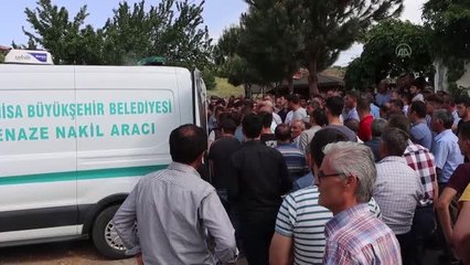 Trafik kazasında ölen 4 kişi toprağa verildi