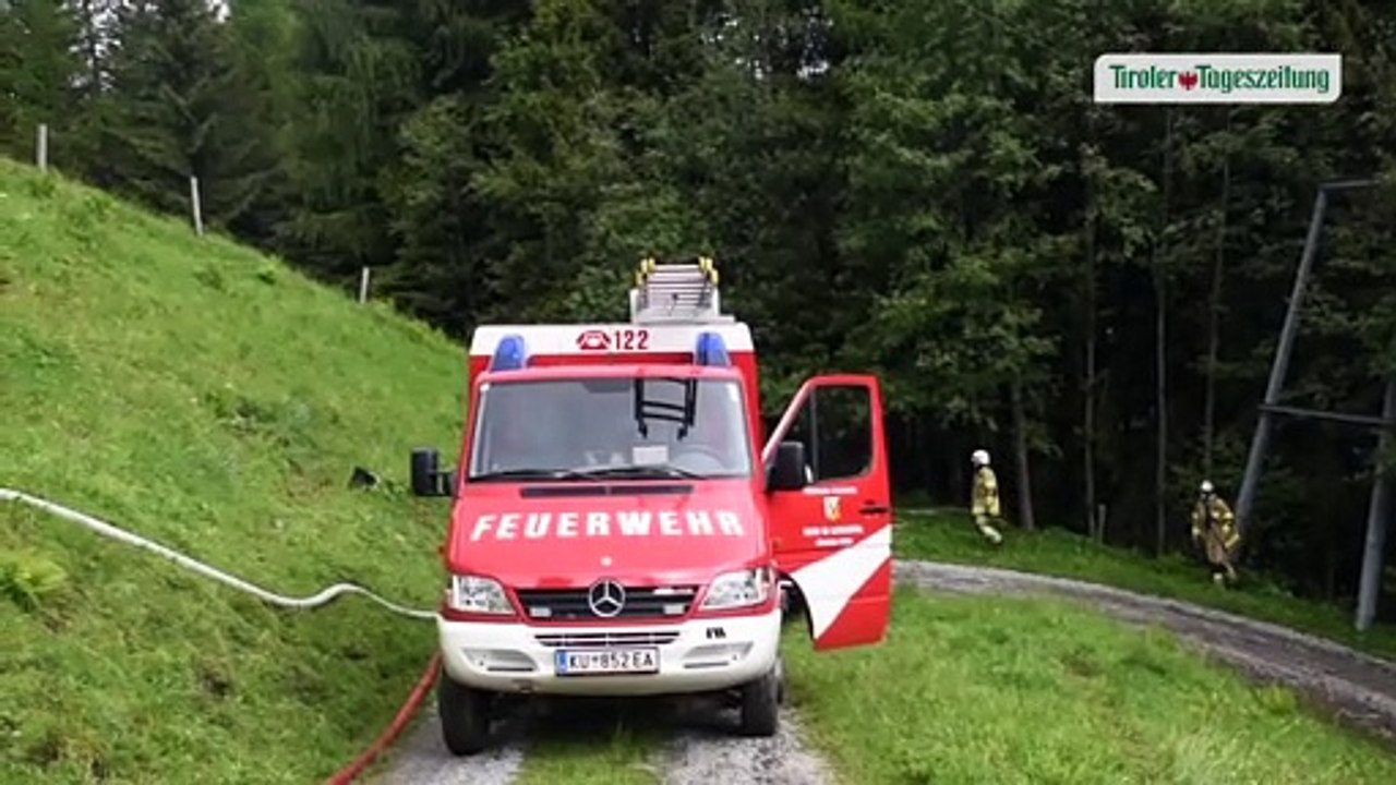 Almhütte in Alpbach stand in Flammen: Senner rettete 20 Kühe