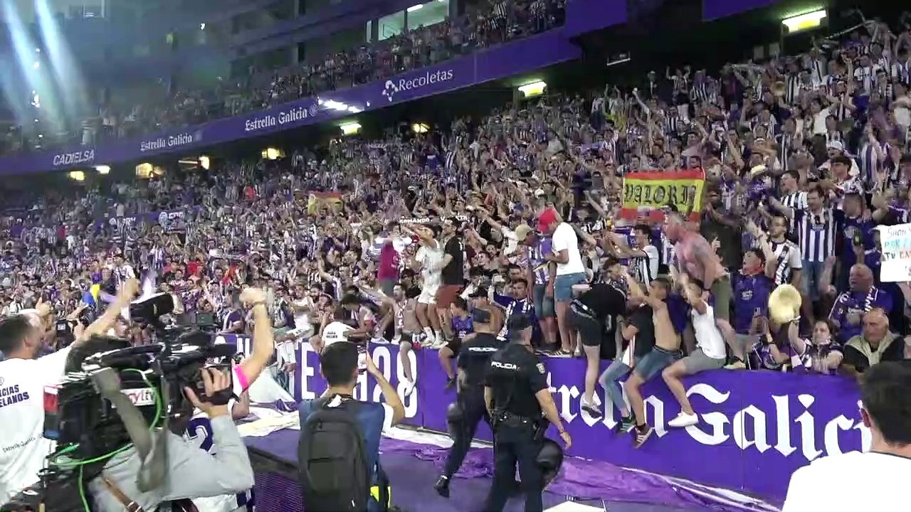 El Real Valladolid celebra el ascenso a Primera en Zorrilla - Vídeo ...