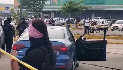 Taxista deja abandonada su unidad en Coatzacoalcos porque se lo querían echar