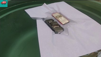 Bermain Mobilan dengan Perahu Kertas di Ember Bak Berisi Air Part 2