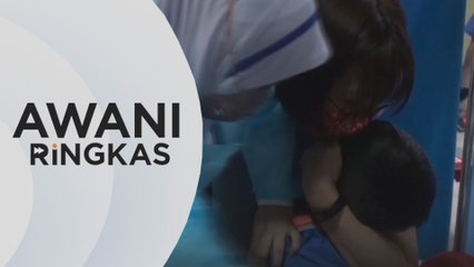 Télécharger la video: AWANI Ringkas: Hampir 33% kanak-kanak lengkap divaksin | Bekas MB Selangor mahu tanding kerusi Sungai Besar