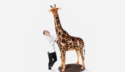 زرافة الشوكولاتة الضخمة تحصد 80 مليون مشاهدة .. ما قصتها؟