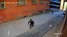 İstanbul'da kadına kapkaç şoku kamerada: Görüntülü görüşme yaparken çaldılar