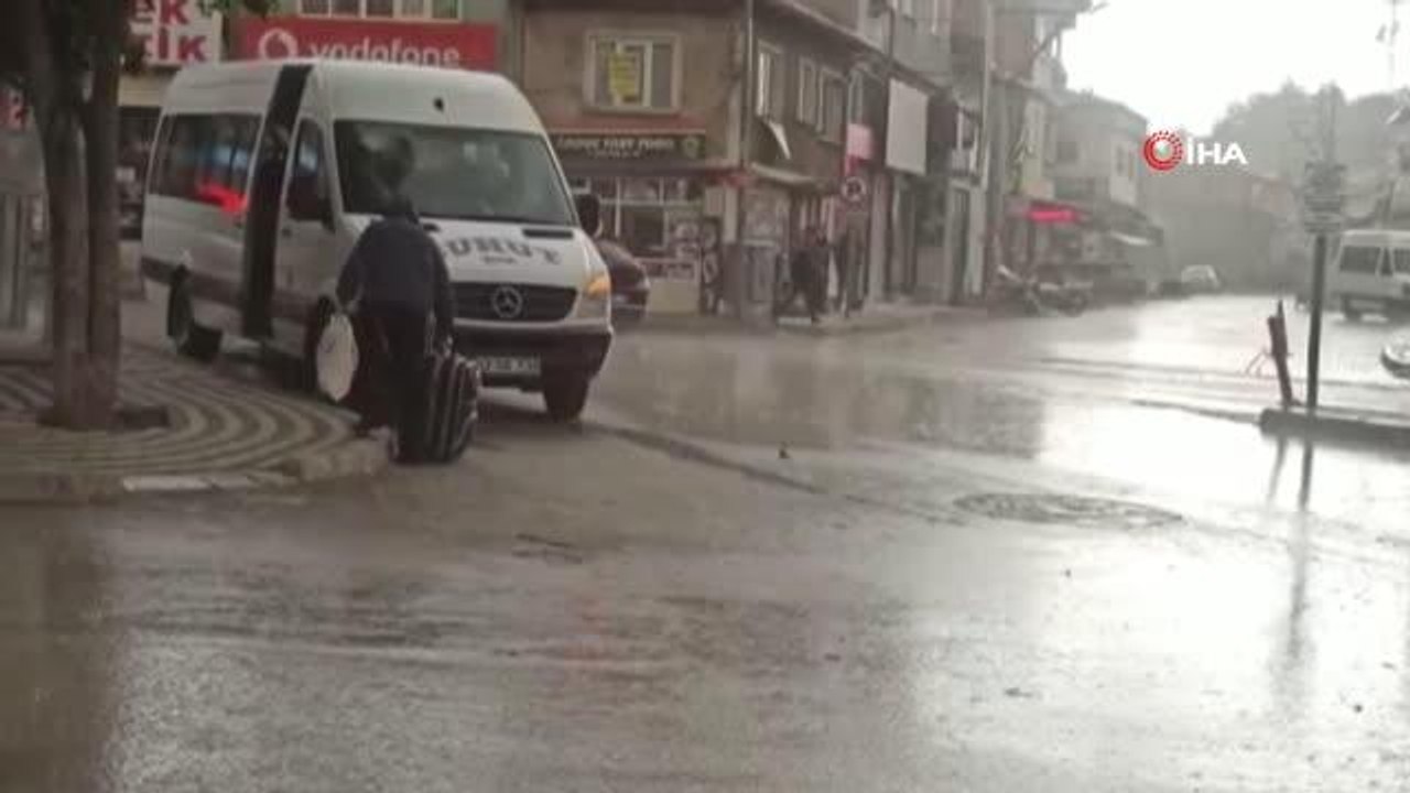 Aniden bastıran sağanak ve dolu yağışı vatandaşa zor anlar yaşattı