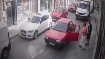 SİLİVRİ'DE BIÇAKLI KAVGADA BABA VE OĞLU YARALANDI