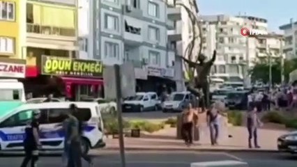 Film sahnelerini aratmayan görüntüler! Ceza yazdı diye polise saldırdılar: Saldırı anı kamerada