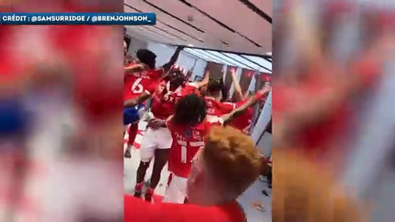 Ambiance de folie dans le vestiaire de Nottingham Forrest suite à la montée en Premier League