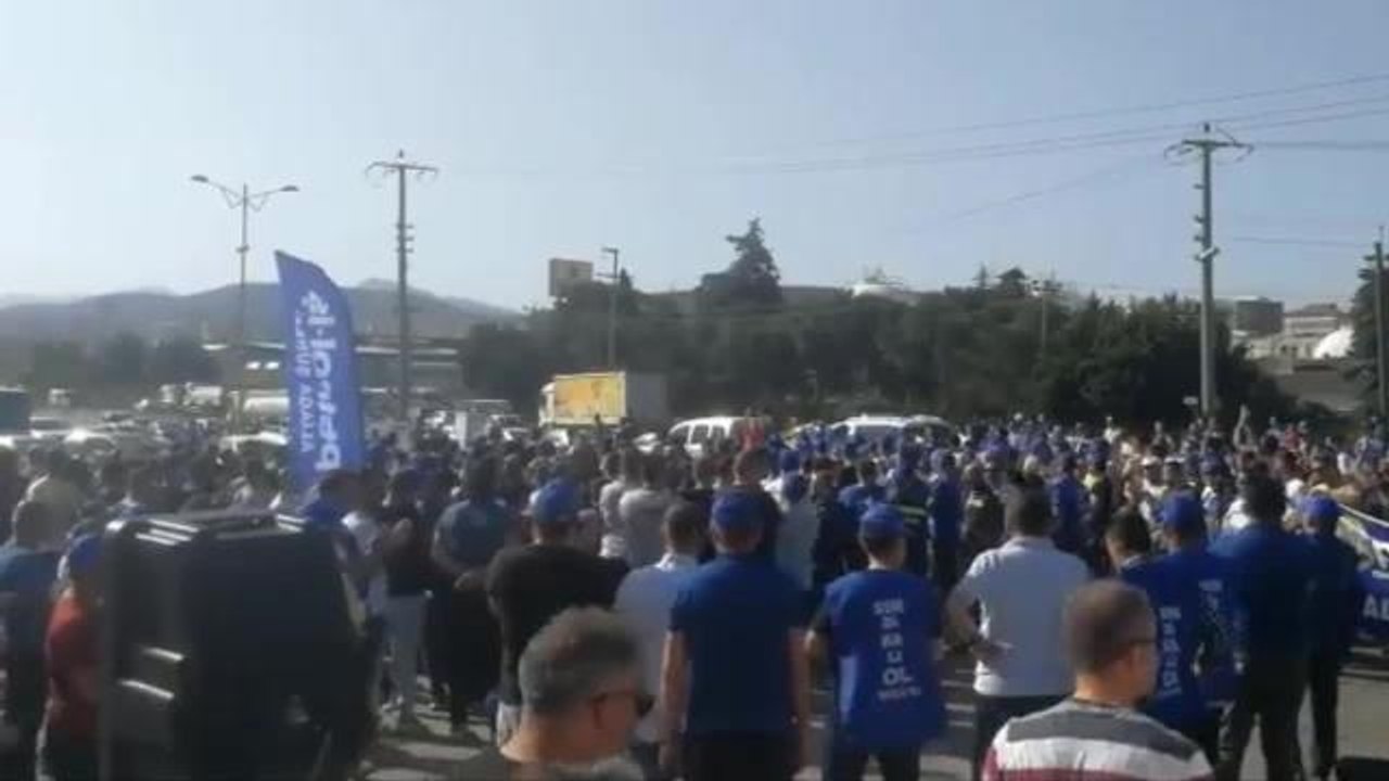 Tüpraş Aliağa Rafinerisi'nde İşçiler Eylemde