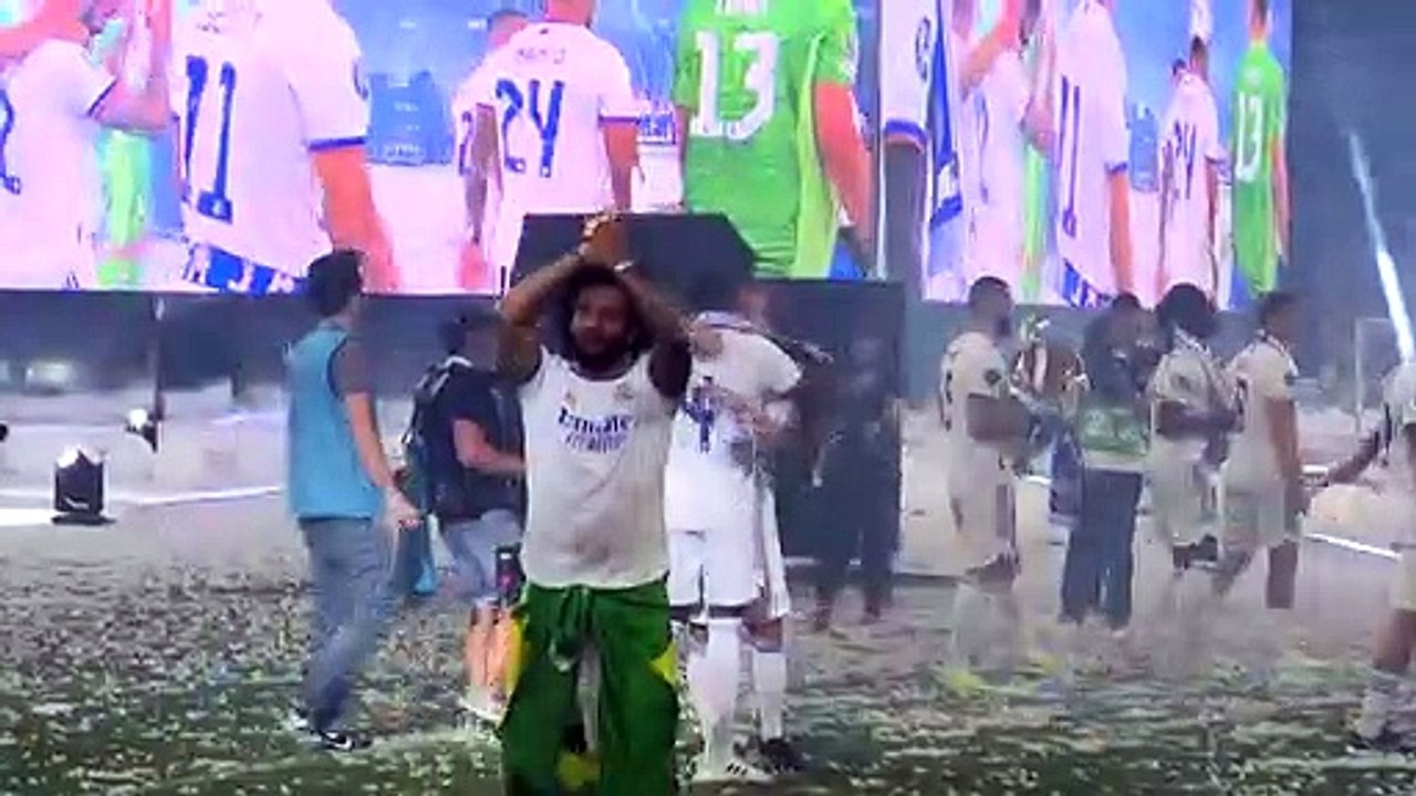ريال مدريد يحتفل بلقبه القاري في ملعب سانتياغو برنابيو ويودع قائده مارسيلو