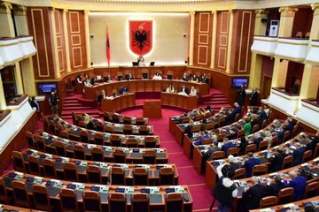 Arnavutluk'ta 3. tur Cumhurbaşkanlığı seçimi adaysız yapıldı