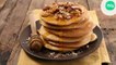 Pancakes au yaourt, miel, noix et amandes