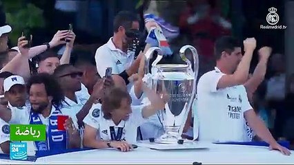 رغم الخسارة.. ليفربول يحتفل بموسم مذهل