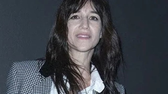 C'est mon plus gros chagrin : Charlotte Gainsbourg cr@que sur le plateau de Michel Drucker