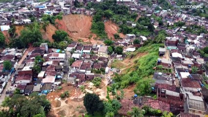 Télécharger la video: Unwetter-Drama in Brasilien: 84 Tote durch Hochwasser und Erdrutsche