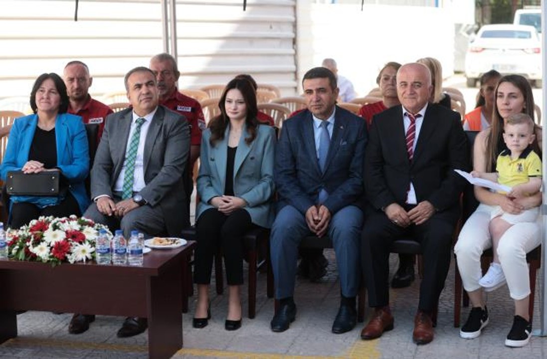 Şehit Uzman Çavuş Akın Acar anısına İzmir'deki bir liseye okuma köşesi kuruldu