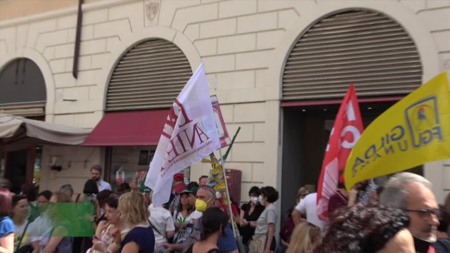 Sciopero scuola: Dieci anni da precaria in provincia di Roma, pendolare dalla Campania