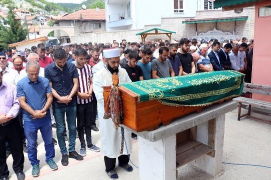 SİNEM, 7 GÜNLÜK YAŞAM SAVAŞINI KAYBETTİ