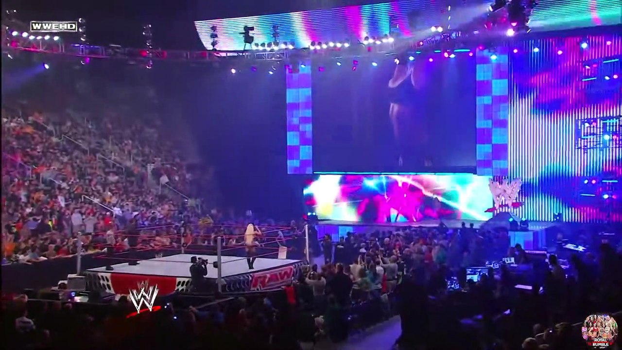 Eve Torres & Gail Kim vs. Maryse & Alicia Fox | Highlights