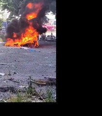 Merter'de bir iş merkezinin bahçesinde bulunan kulübe alev alev yandı