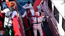 Italia abre un puerto de Sicilia a casi 300 migrantes rescatados