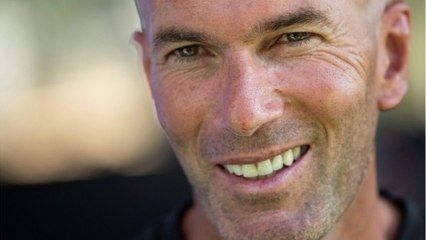 VOICI : Zinédine Zidane pose sur une rare photo avec sa petite-fille Sia, le visage du bébé dévoilé !