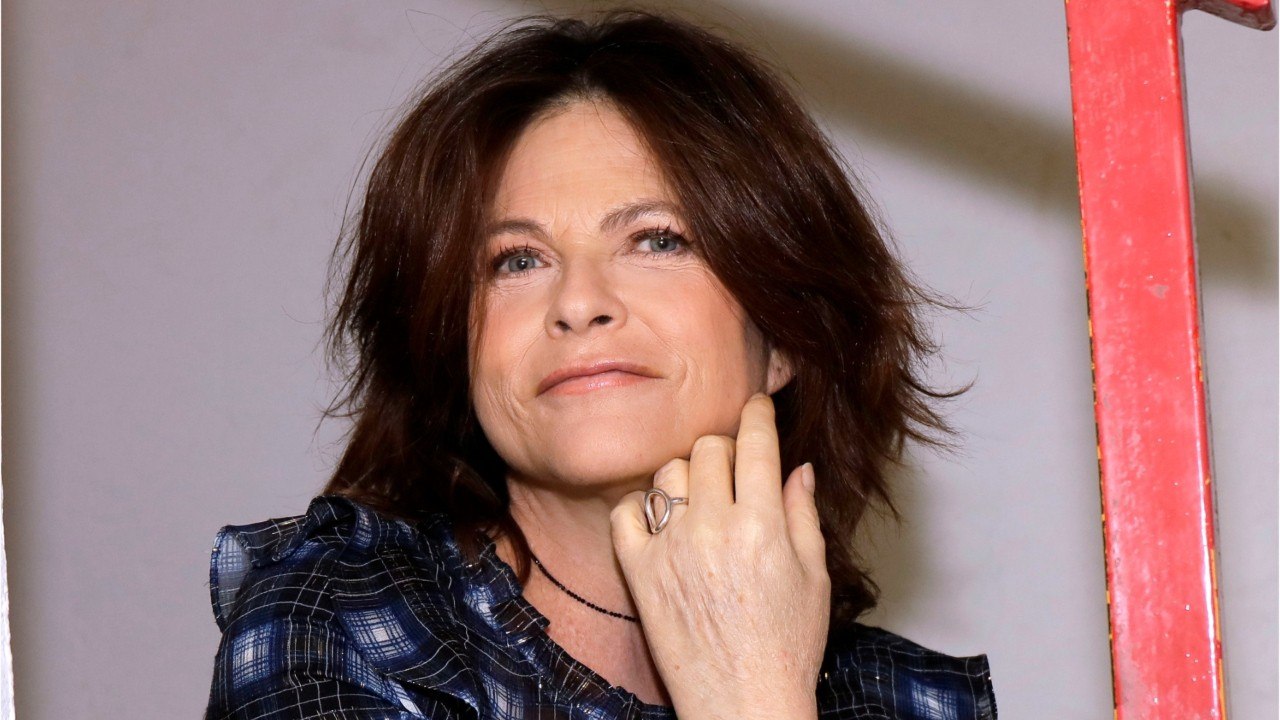 GALA VIDEO - Charlotte Valandrey hospitalisée : l’actrice donne de ses nouvelles depuis son lit d’hôpital