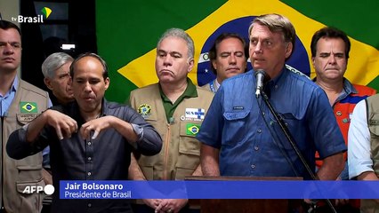 Bolsonaro visita área afectada por lluvias, que ya dejan más de 90 muertos en Brasil