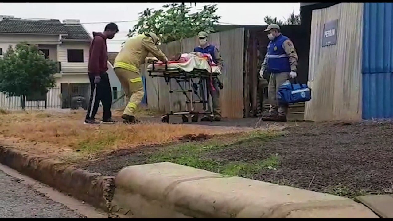 Pintor sofre queda de cinco metros enquanto trabalhava em obra no Pioneiros Catarinenses