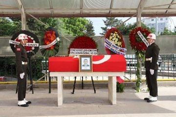 Tedavi gördüğü hastanede vefat eden Albay Erol Buran, Çankırı'da toprağa verildi