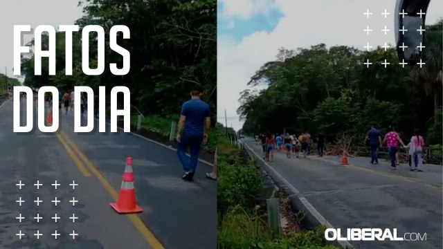 Passageiros descem de ônibus e atravessam a pé ponte na PA 324