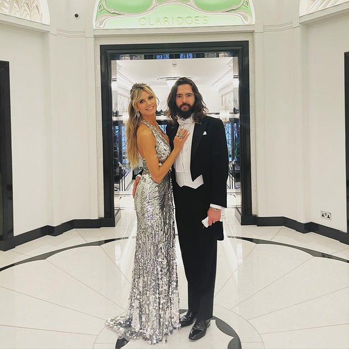 Heidi Klum und Tom Kaulitz in Abendgaderobe: Wo ist seine Hand denn da?
