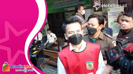 Dituntut 8 Tahun Penjara Terkait Kasus UU ITE, Adam Deni Menangis