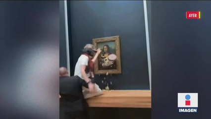 Hombre arroja pastelazo a la ‘Mona Lisa’ en el Louvre