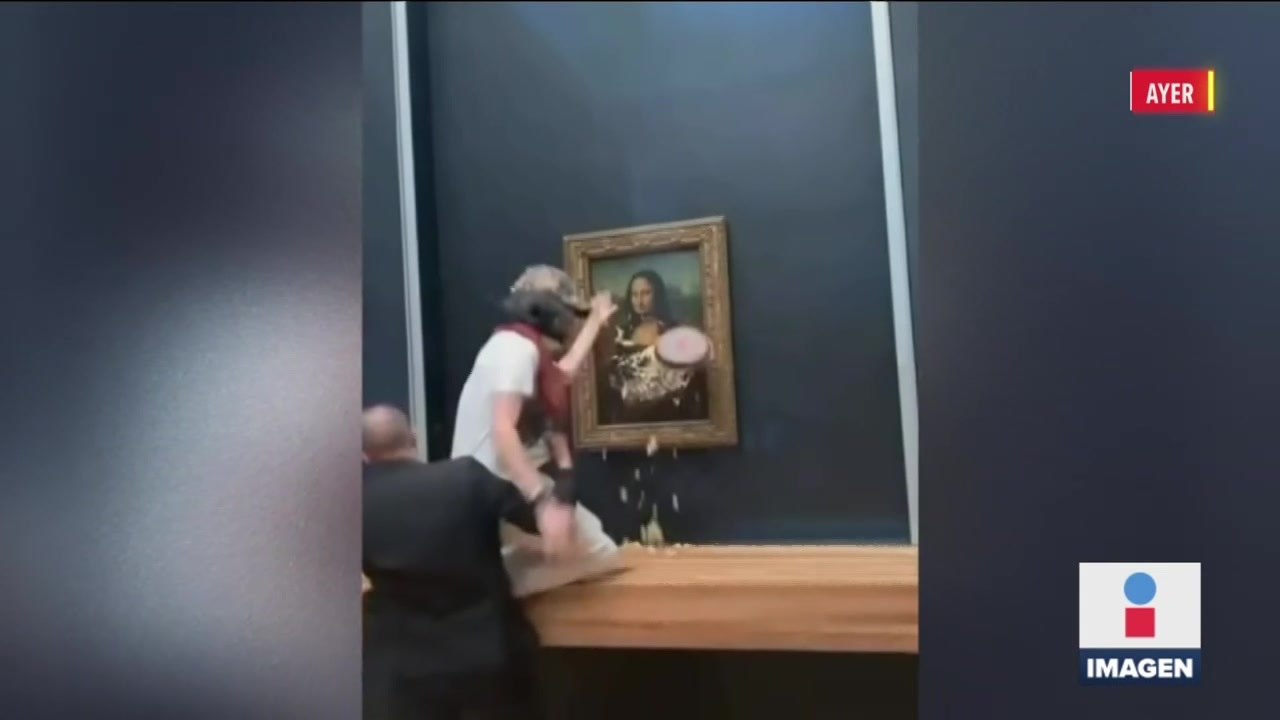Hombre arroja pastelazo a la ‘Mona Lisa’ en el Louvre