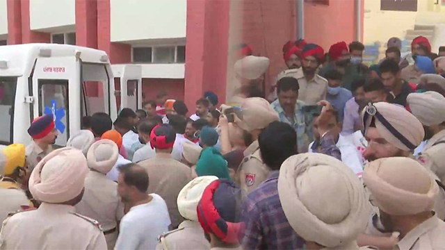 Sidhu Moosewala Funeral से पहले Body Antim Darshan Viral, House में पार्थिव शरीर WATCH VIDEO|Boldsky