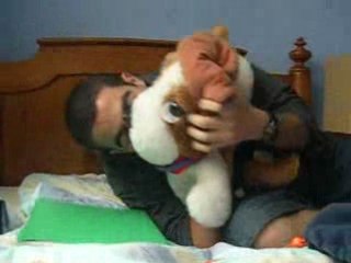 Samy aime les peluches