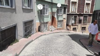 BEYOĞLU'NDA TORUNUNU KURTARDI KENDİSİ ÖLDÜ