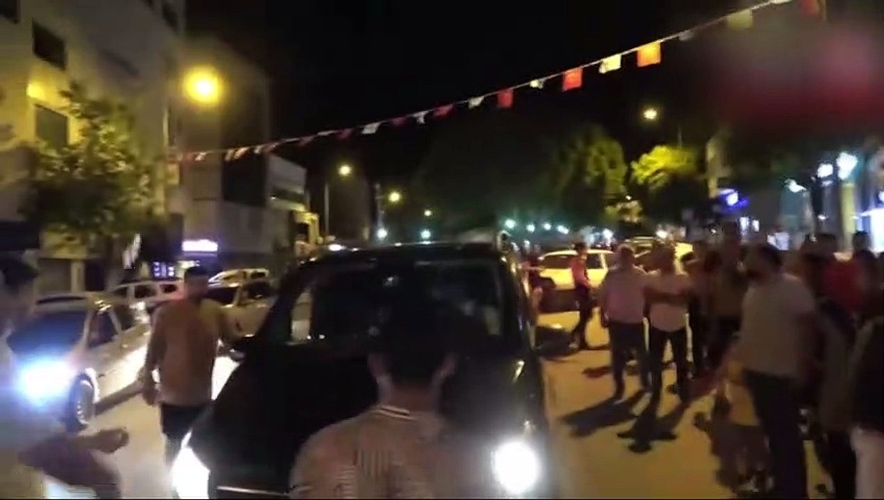 Burak Bulut ve Kurtuluş Kuş paraları ödemeyince sahneye çıkmadılar! Konser alanı karıştı