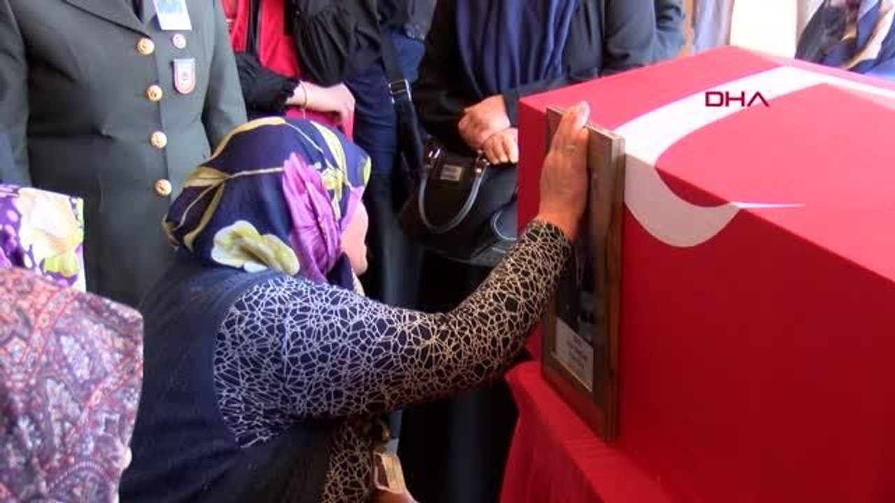 ŞEHİT UZMAN ÇAVUŞ SANCAK'IN CENAZESİ SAMSUN'DA TOPRAĞA VERİLDİ