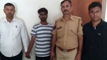 Tải video: पुलिस के हत्थे चढ़ा लग्जरी गाड़ियों के कांच तोड़ने वाला मुख्य आरोपी